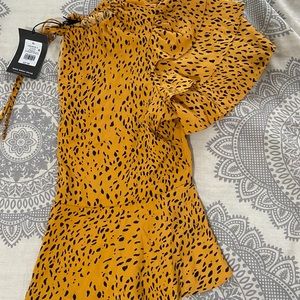 Dalmatian print ruffle sleeve top